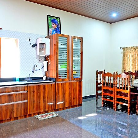 Hulihara Homestay - Full Villa, Coffee Estate & Balcony View サクルシュプール エクステリア 写真
