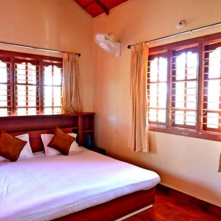 Hulihara Homestay - Full Villa, Coffee Estate & Balcony View サクルシュプール エクステリア 写真