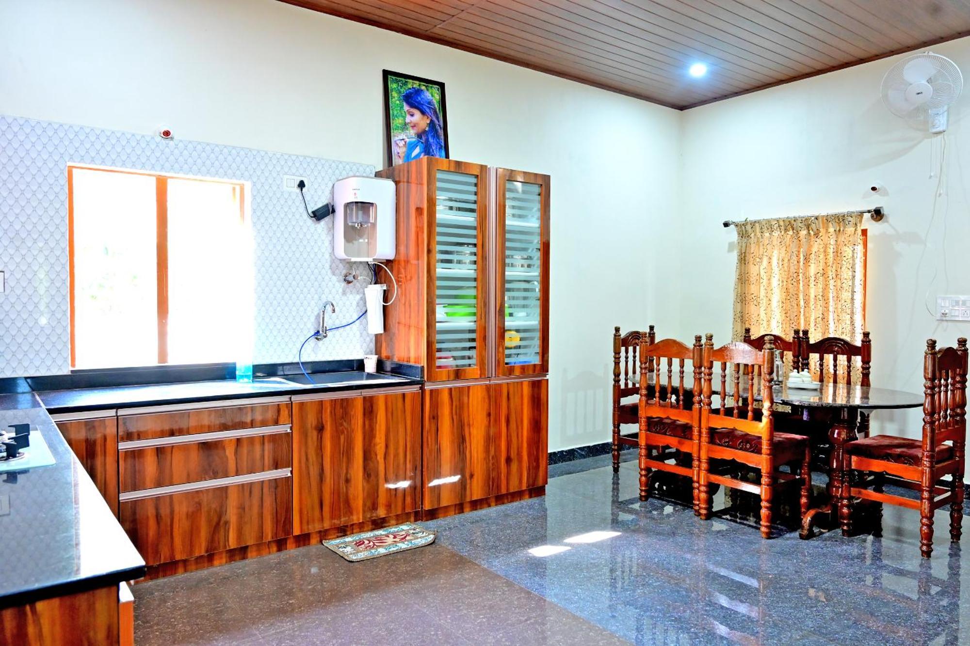 Hulihara Homestay - Full Villa, Coffee Estate & Balcony View サクルシュプール エクステリア 写真