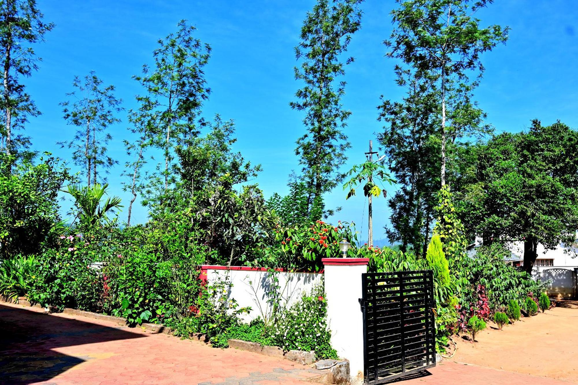 Hulihara Homestay - Full Villa, Coffee Estate & Balcony View サクルシュプール エクステリア 写真