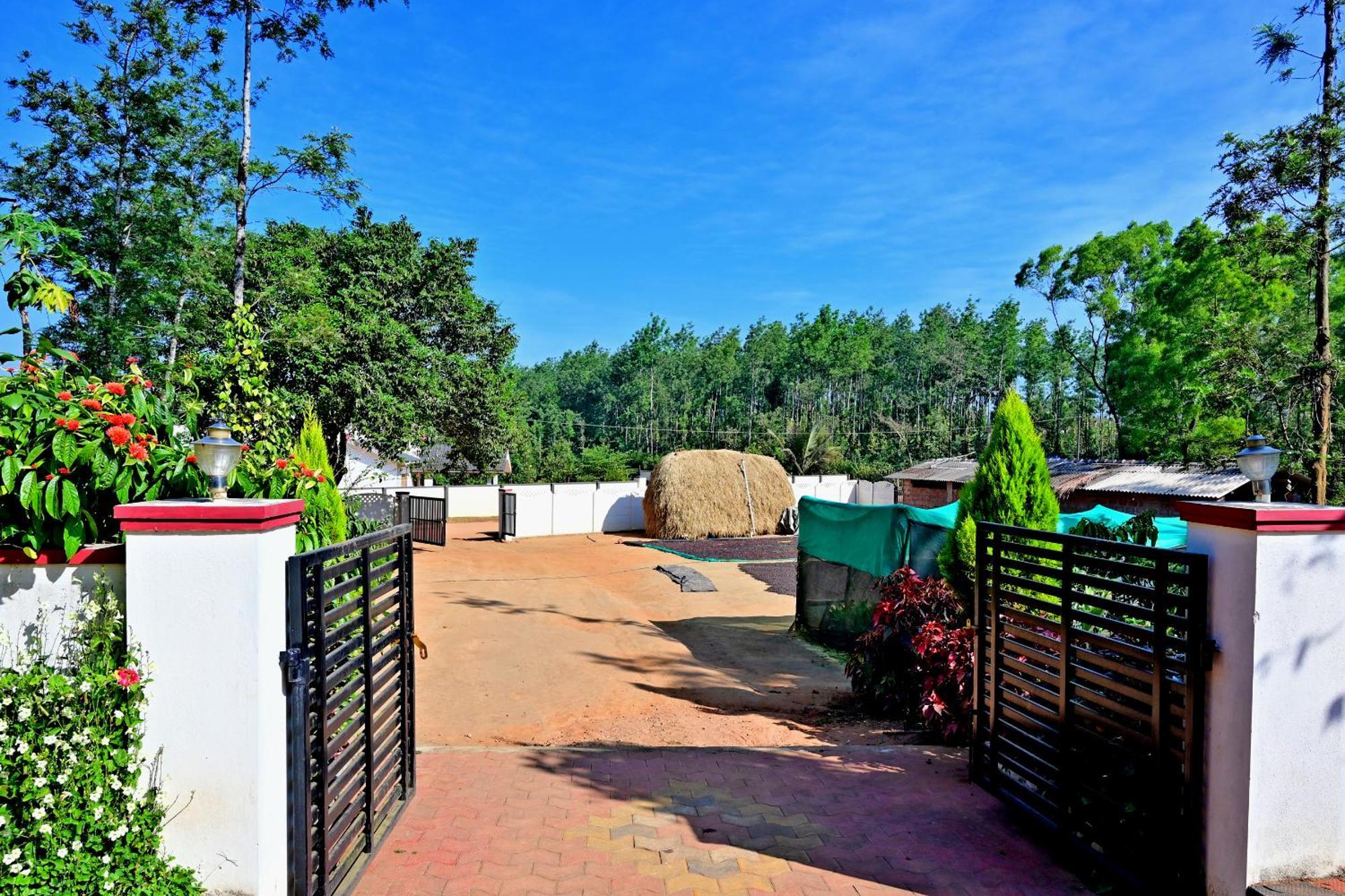Hulihara Homestay - Full Villa, Coffee Estate & Balcony View サクルシュプール エクステリア 写真