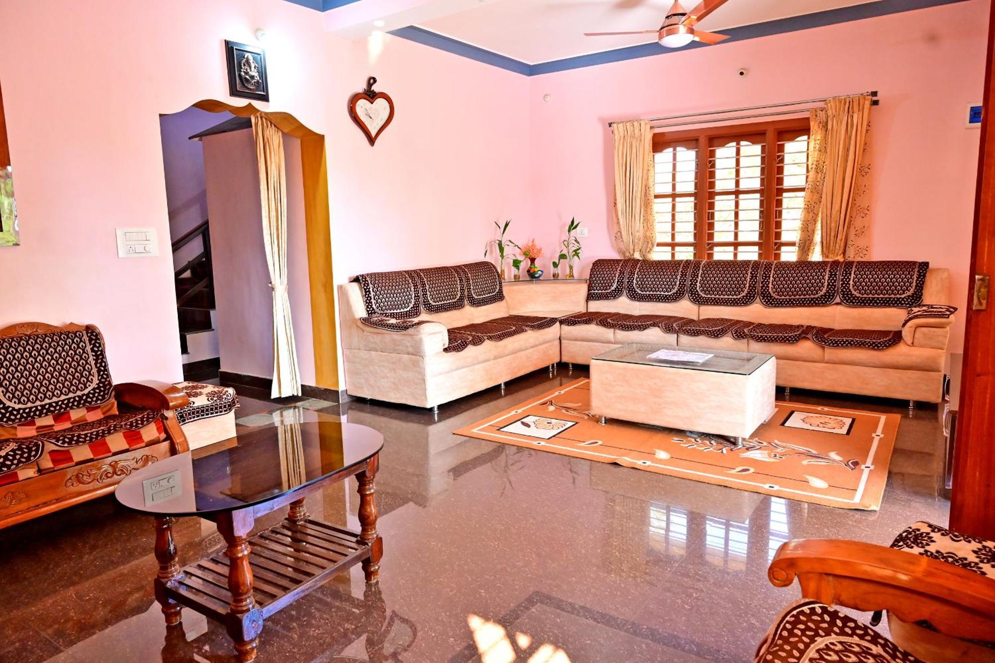 Hulihara Homestay - Full Villa, Coffee Estate & Balcony View サクルシュプール エクステリア 写真